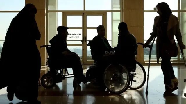 ۲۷ سال مراقبت از دختر معلول، ۱۰ سال انتظار برای کمکهزینه: روایت مادر «زکیه»