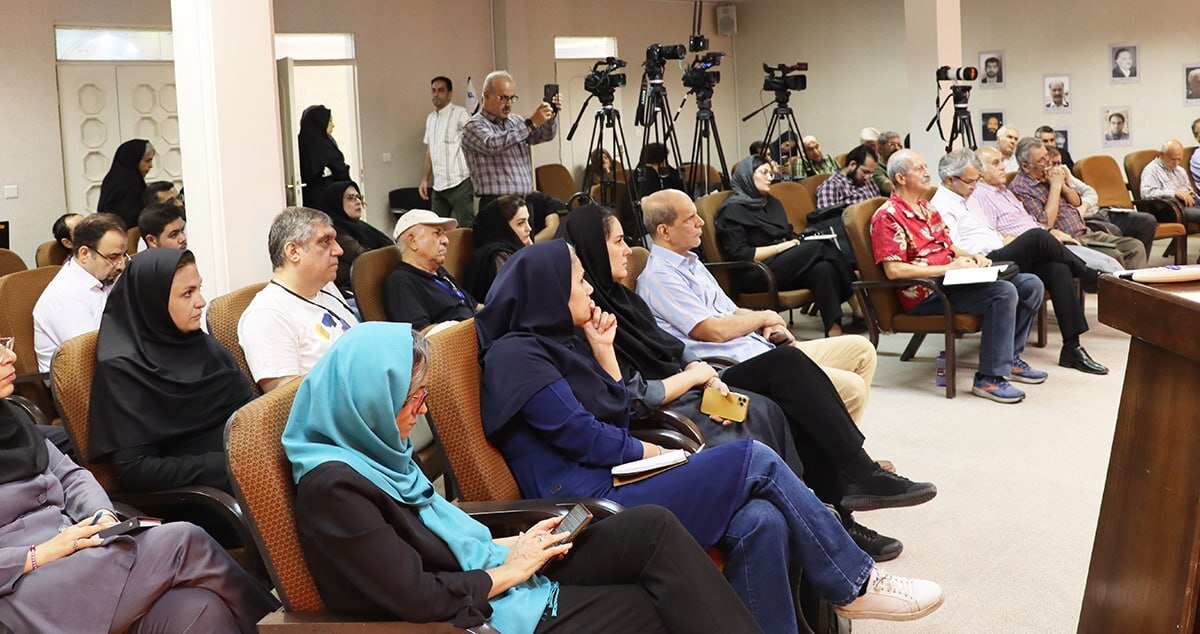 زیدآبادی: سقوط‌طلبان به هر بلایی برای کشور رضایت می‌دهند / عطریانفر: رسانه‌ها محصول مقاومت روزنامه‌نگاران هستند، نه حمایت قدرت